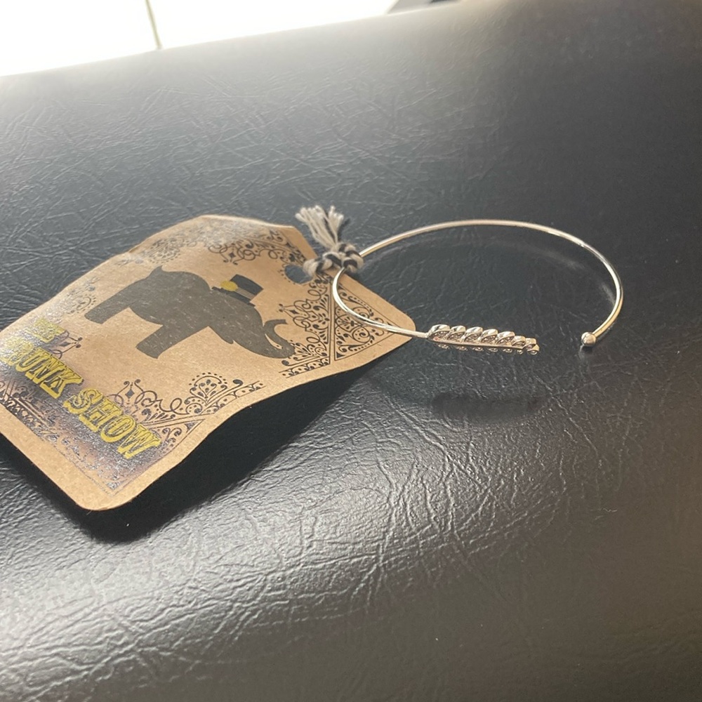 NWT Feather Bracelet